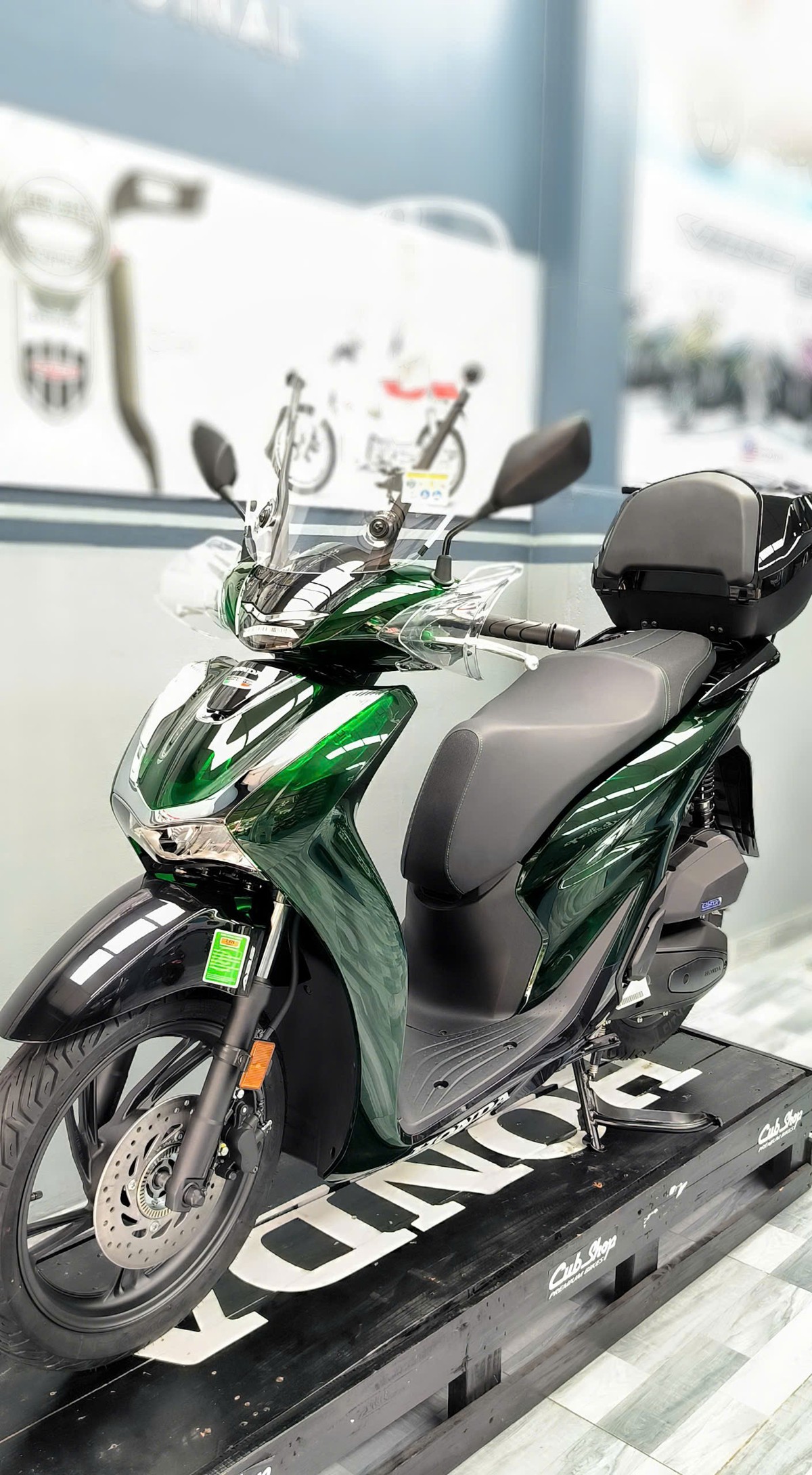 Thân xe Honda SH150 Vetro Green màu xanh Emerald Green chuẩn Ý