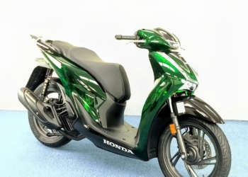 Honda SH150 Vetro Green nhập Ý nguyên thùng góc nghiêng phía trước sang trọng