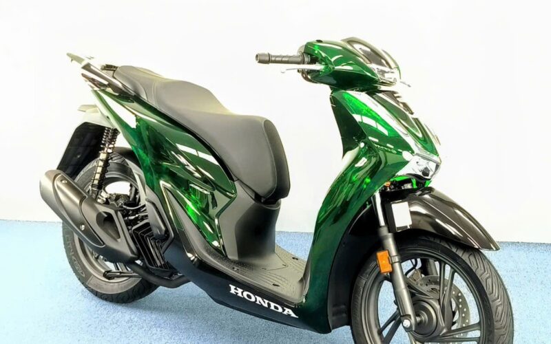 Honda SH150 Vetro Green nhập Ý nguyên thùng góc nghiêng phía trước sang trọng