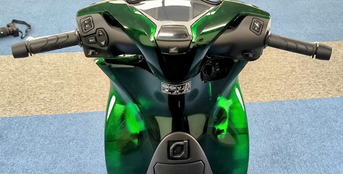 Chi tiết phần hông Honda SH150 Vetro Green sử dụng chất liệu nhựa Vetro cao cấp