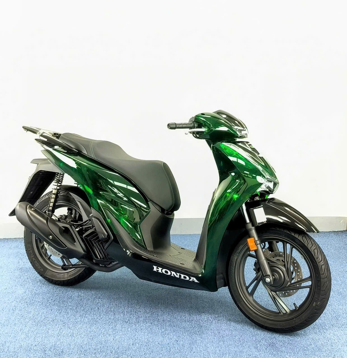 Đuôi xe Honda SH150 Vetro Green nhập khẩu Ý với thiết kế hiện đại