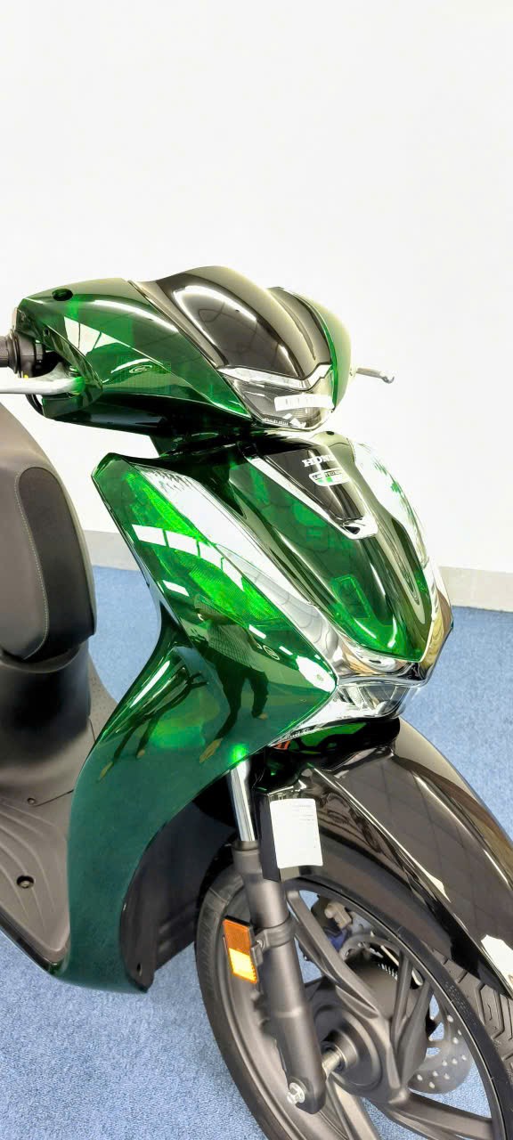 Honda SH150 Vetro Green phiên bản giới hạn với hiệu ứng nhựa Vetro trong suốt