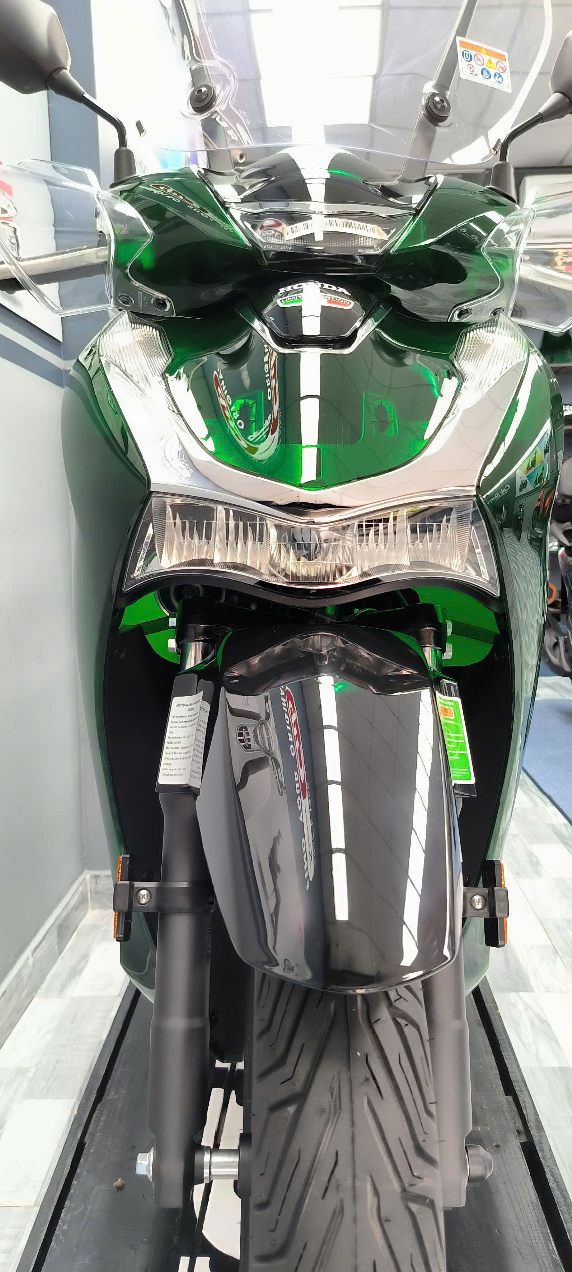 Honda SH150 Vetro Green là lựa chọn dành cho khách hàng yêu thích sự khác biệt và đẳng cấp.