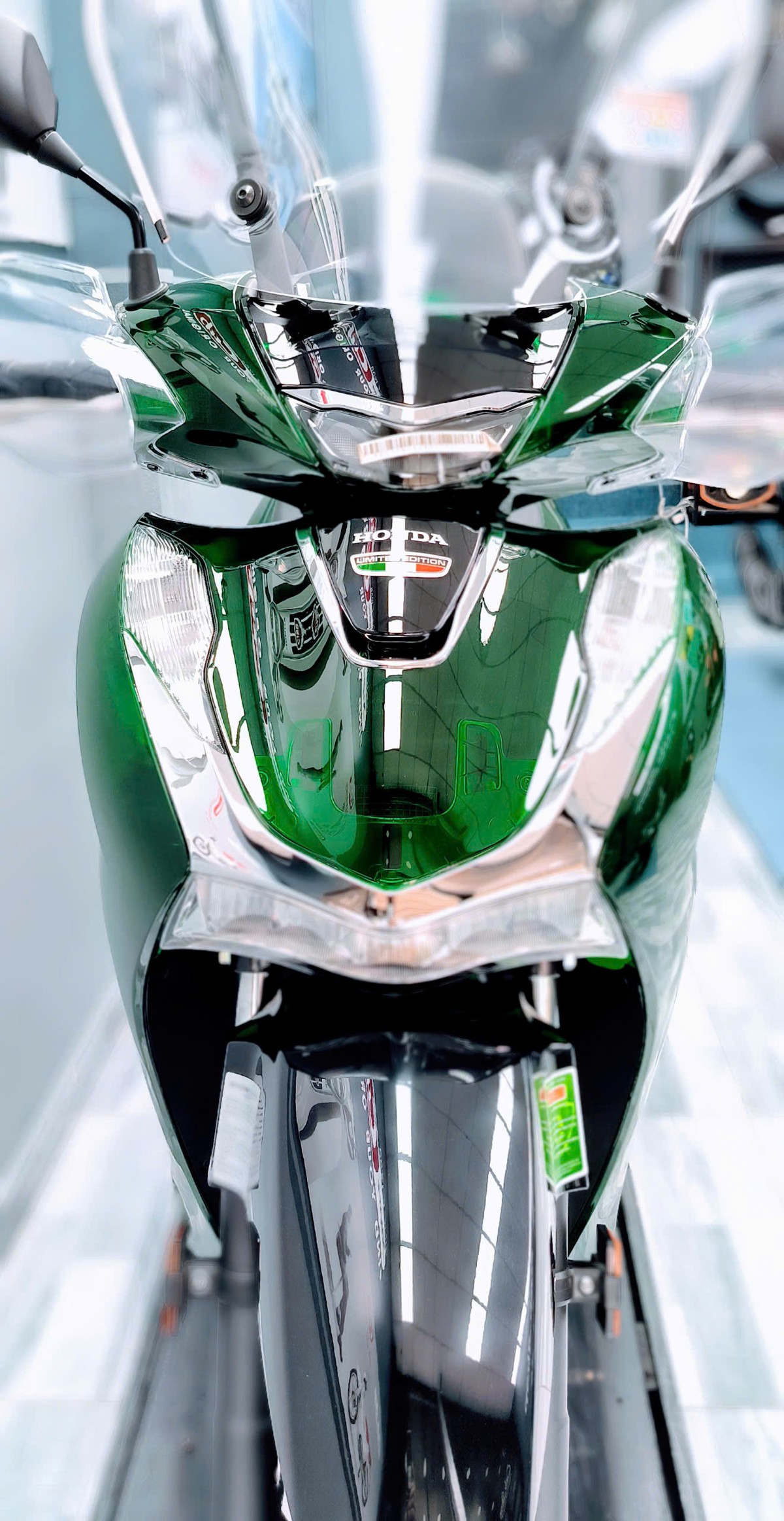 Tem Limited Edition Honda SH150 Vetro Green giới hạn 500 xe toàn cầu