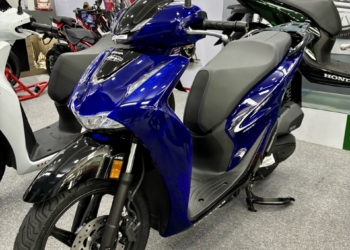 góc nhìn bên trái xe SH150 Vetro Blue Sapphire 2026