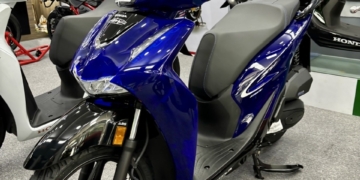 góc nhìn bên trái xe SH150 Vetro Blue Sapphire 2026