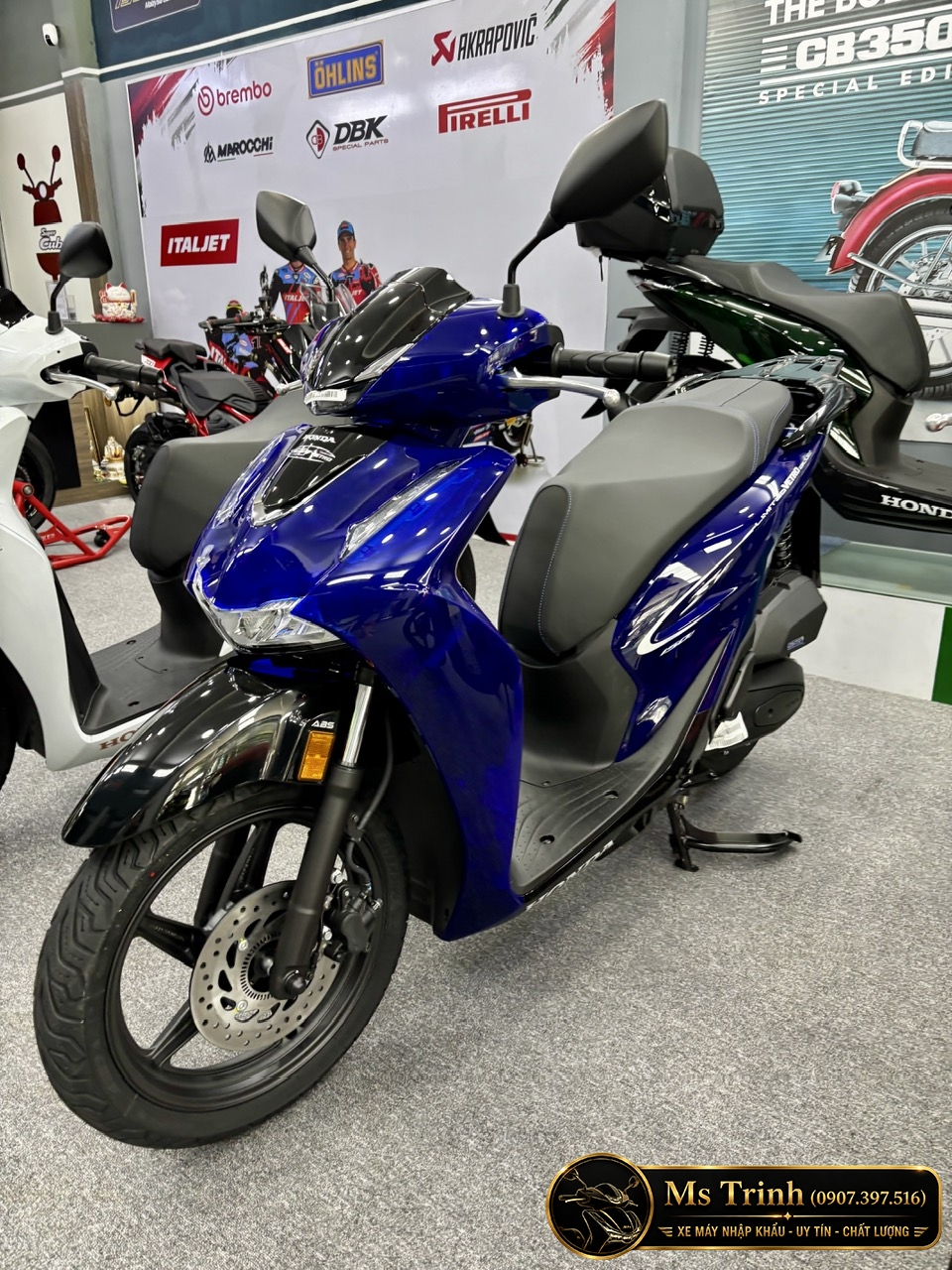 góc nhìn bên trái xe SH150 Vetro Blue Sapphire 2026