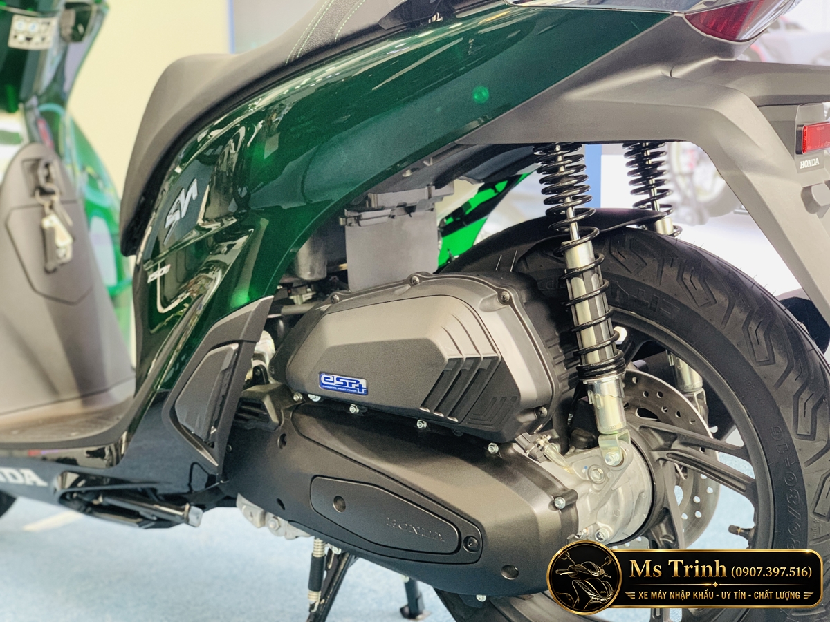 Cận cảnh động cơ eSP Plus trên Honda SH150 Vetro Green phiên bản nhập Ý