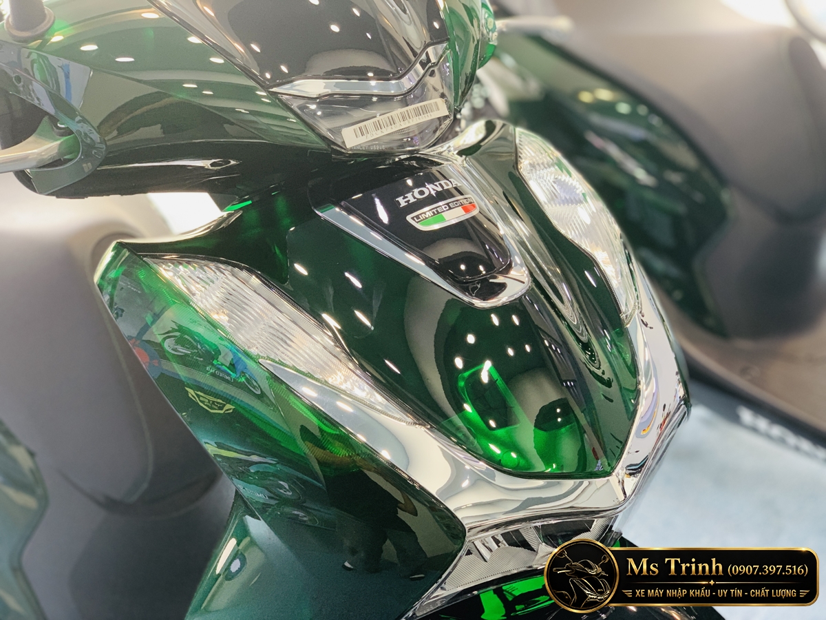 Mặt nạ Honda SH150 Vetro Green với tem Limited Edition đặc trưng phiên bản giới hạn