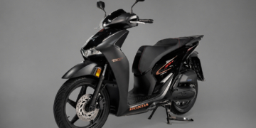 Góc chéo phía trước Honda SH150 Sporty New Concept màu đen 2026 nổi bật phong cách thể thao