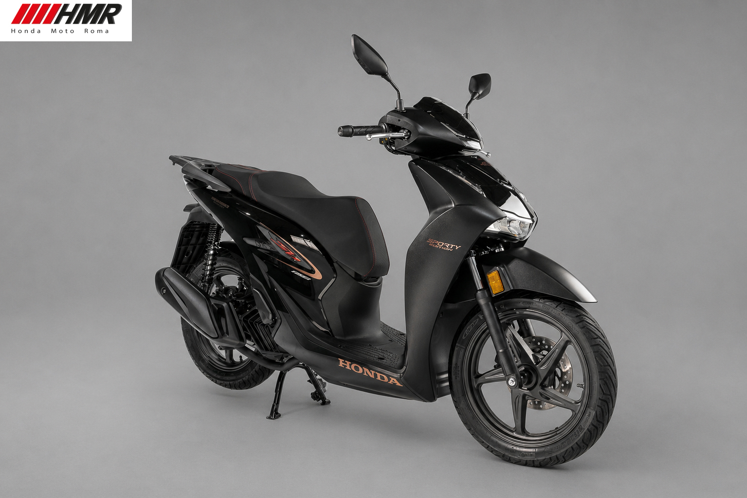 Toàn cảnh Honda SH150 Sporty New Concept màu đen nhập Ý 2026 nhìn ngang bên phải